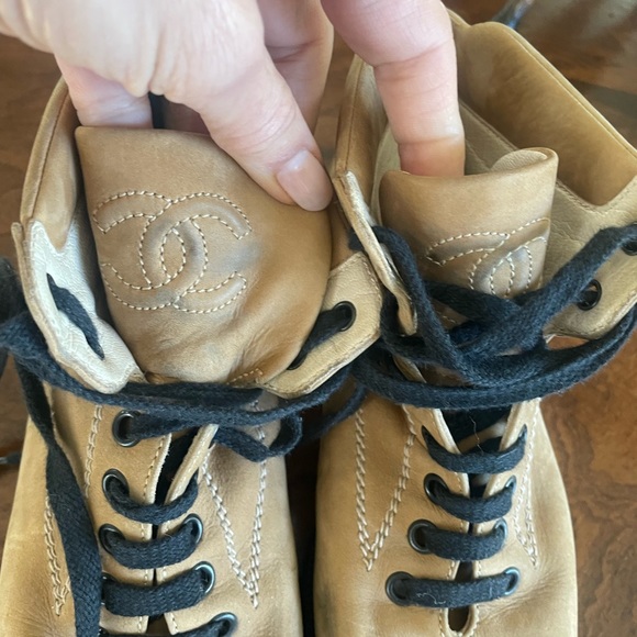 CHANEL beige/black suede bootie - Picture 13 of 14